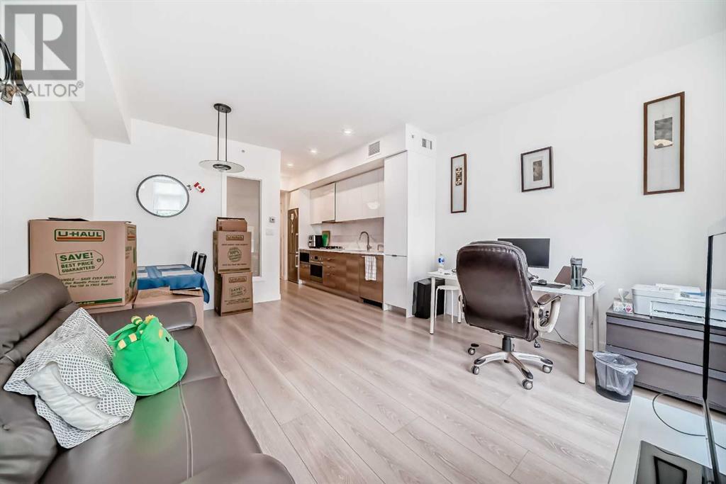 213, 138 Waterfront Court SW