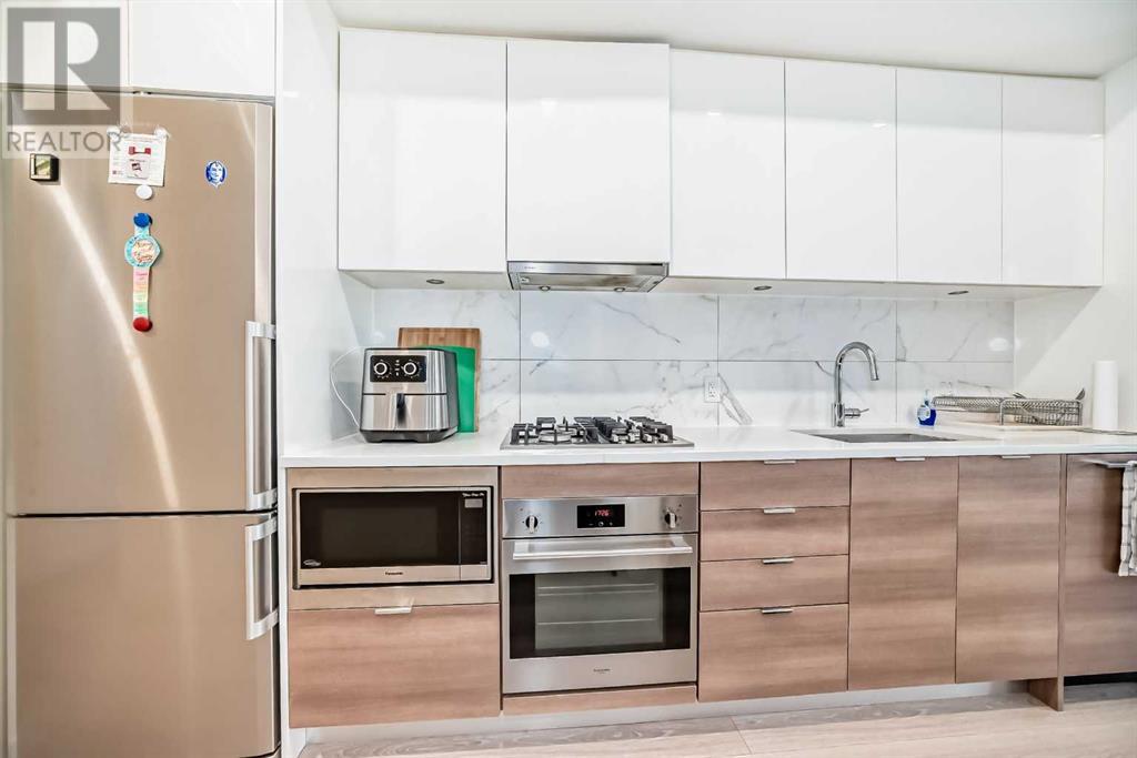 213, 138 Waterfront Court SW