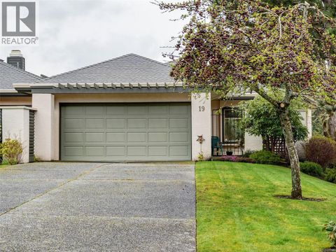 19 4360 Emily Carr Dr Saanich BC V8X4Y4