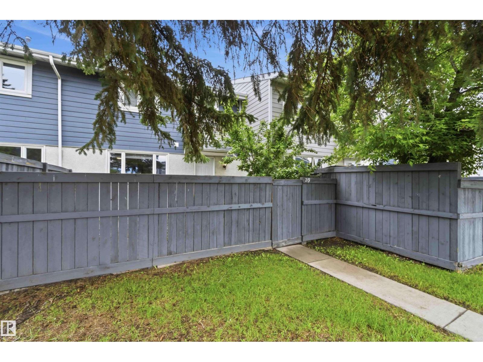 219 Callingwood Tw NW NW
