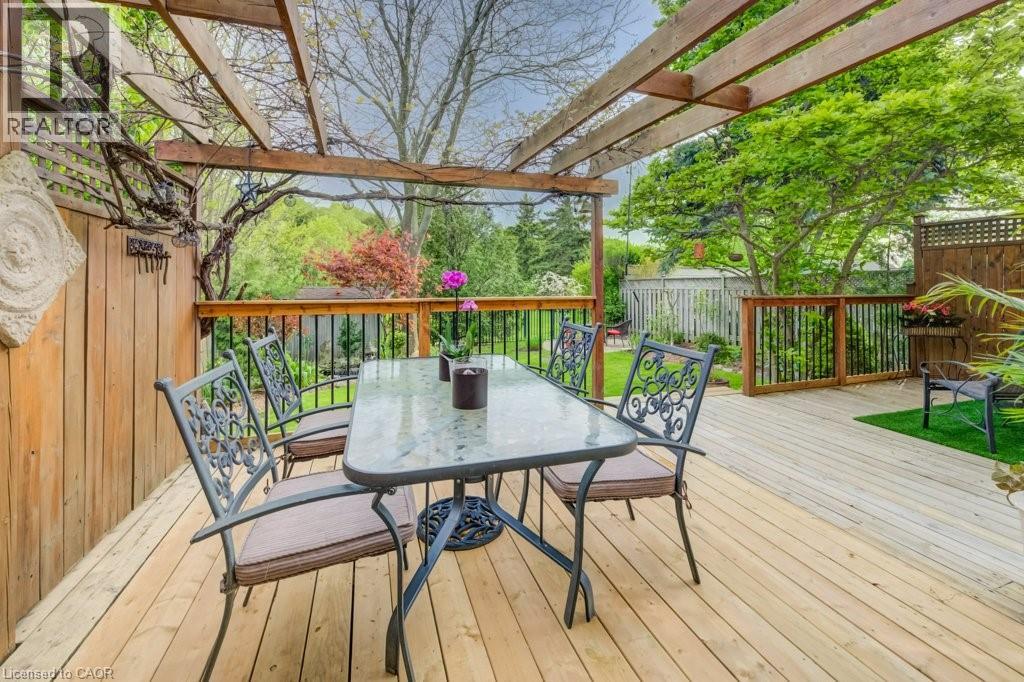 106 PARKLAND Crescent