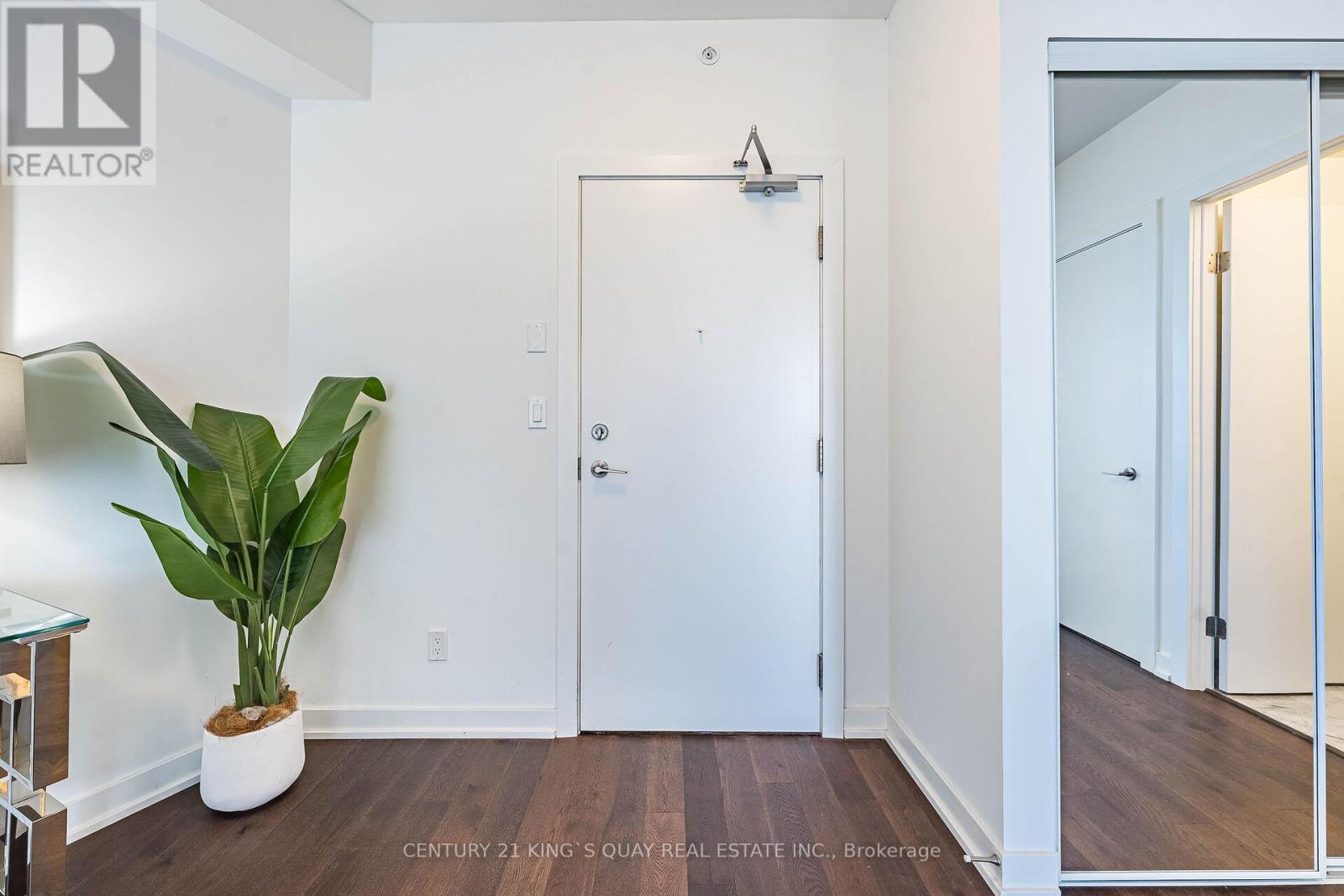 1012 - 20 BRUYERES MEWS