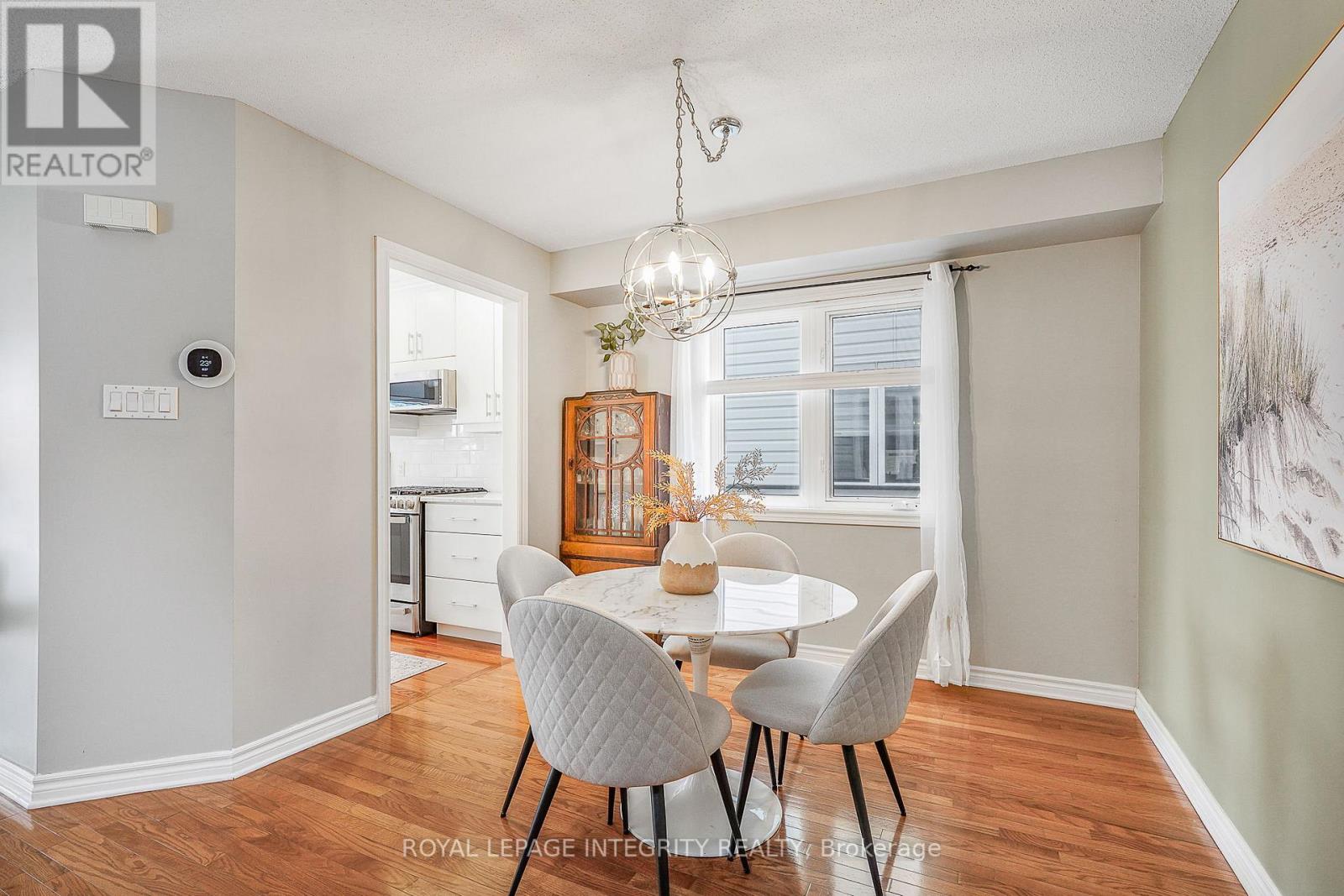 1033 MARKWICK CRESCENT