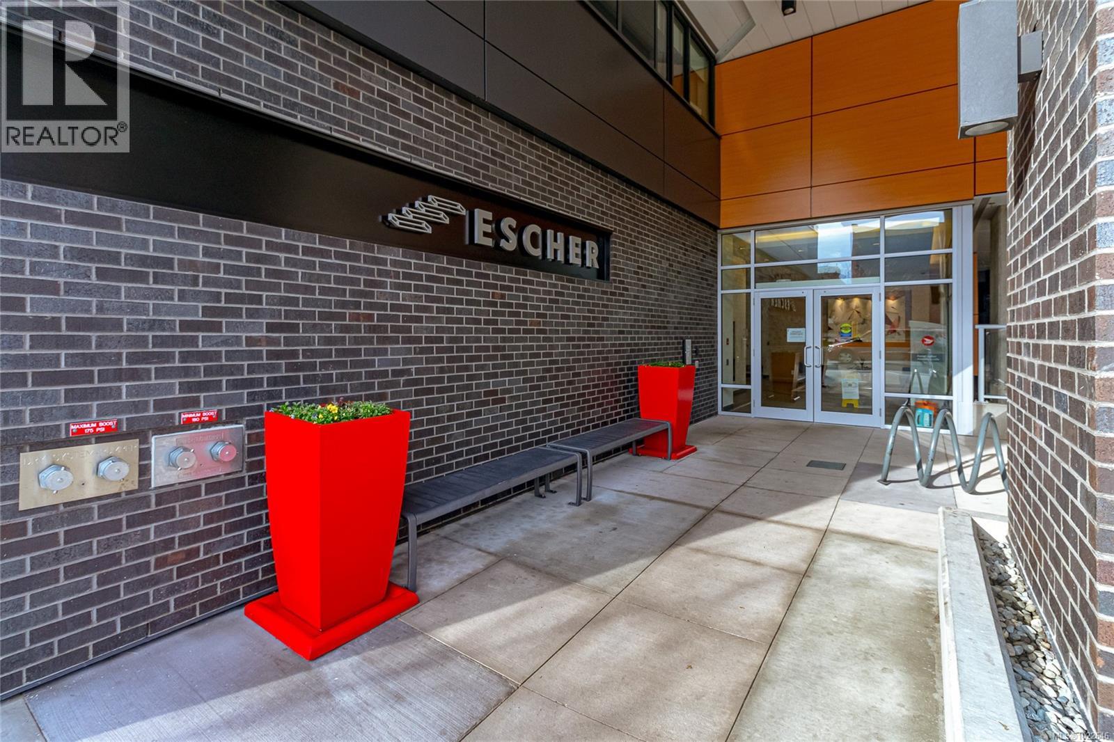 807 838 Broughton St