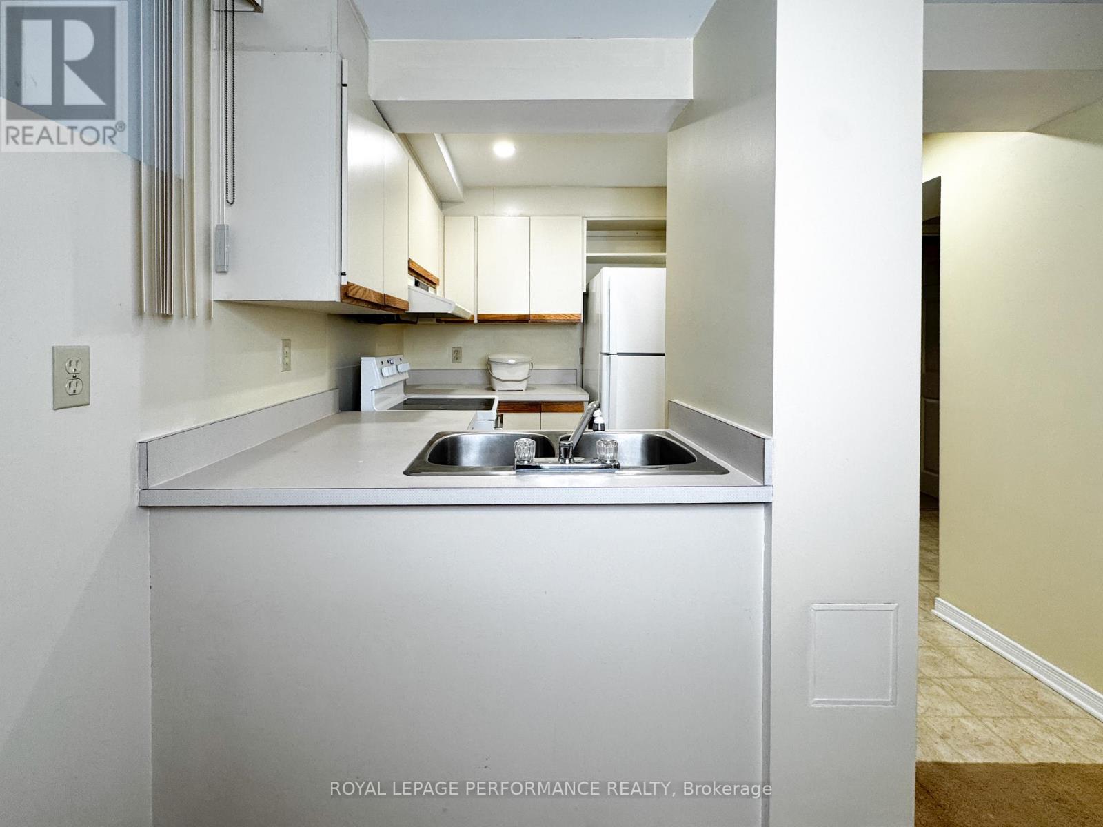 3 - 144 KEEFER STREET