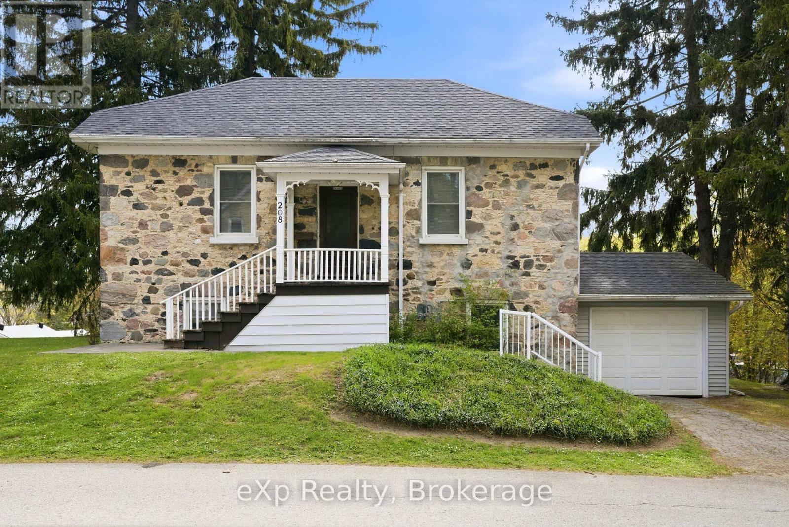 208 MARY STREET
