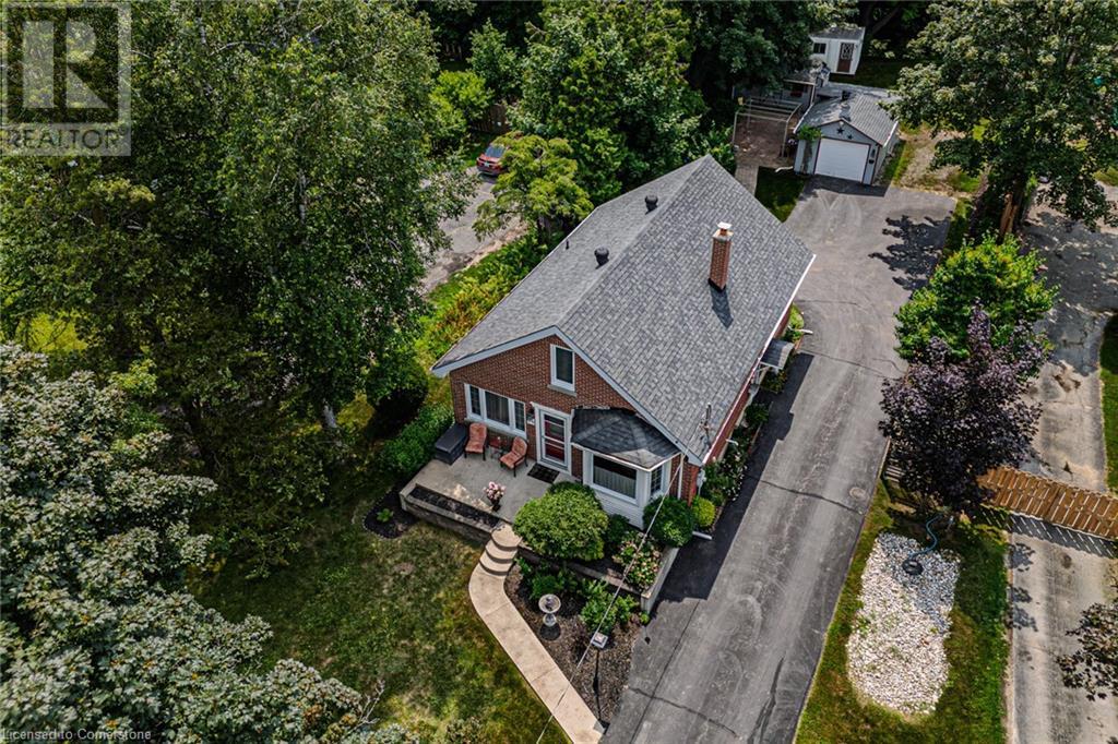 94 QUEENSWAY Road E
