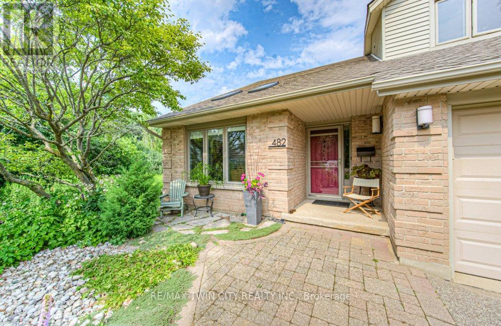 482 APPLEDALE CRESCENT