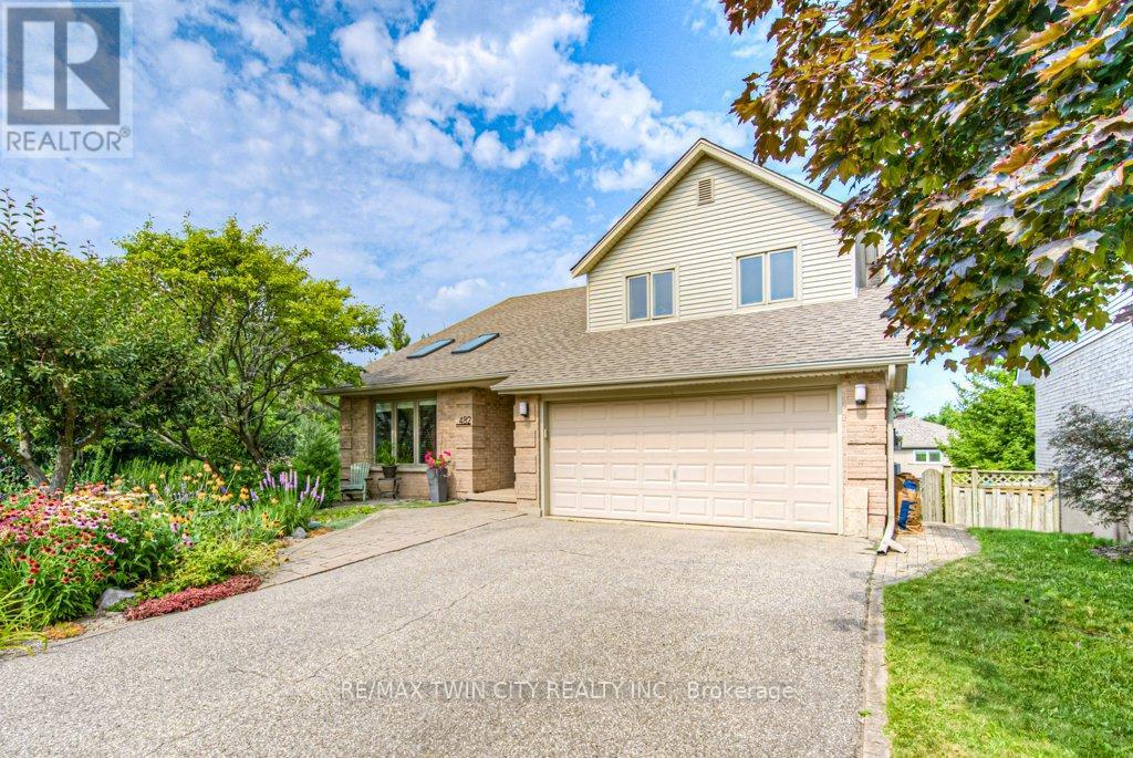 482 APPLEDALE CRESCENT