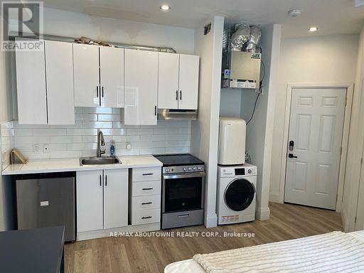 66 WELLINGTON STREET S