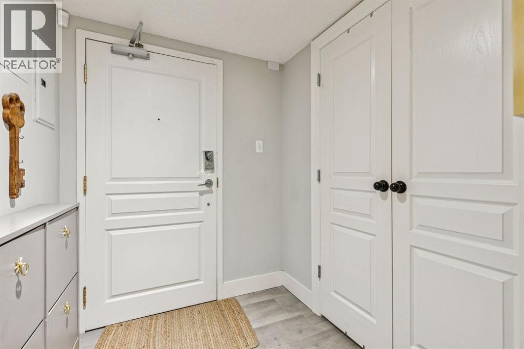 1202, 400 Eau Claire Avenue SW