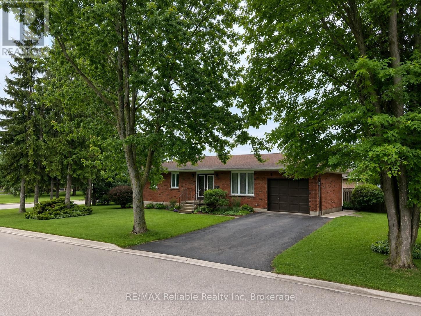 Photo 1 of 50 — 31 COBOURG STREET, West Perth (Mitchell), ON N0K1N0