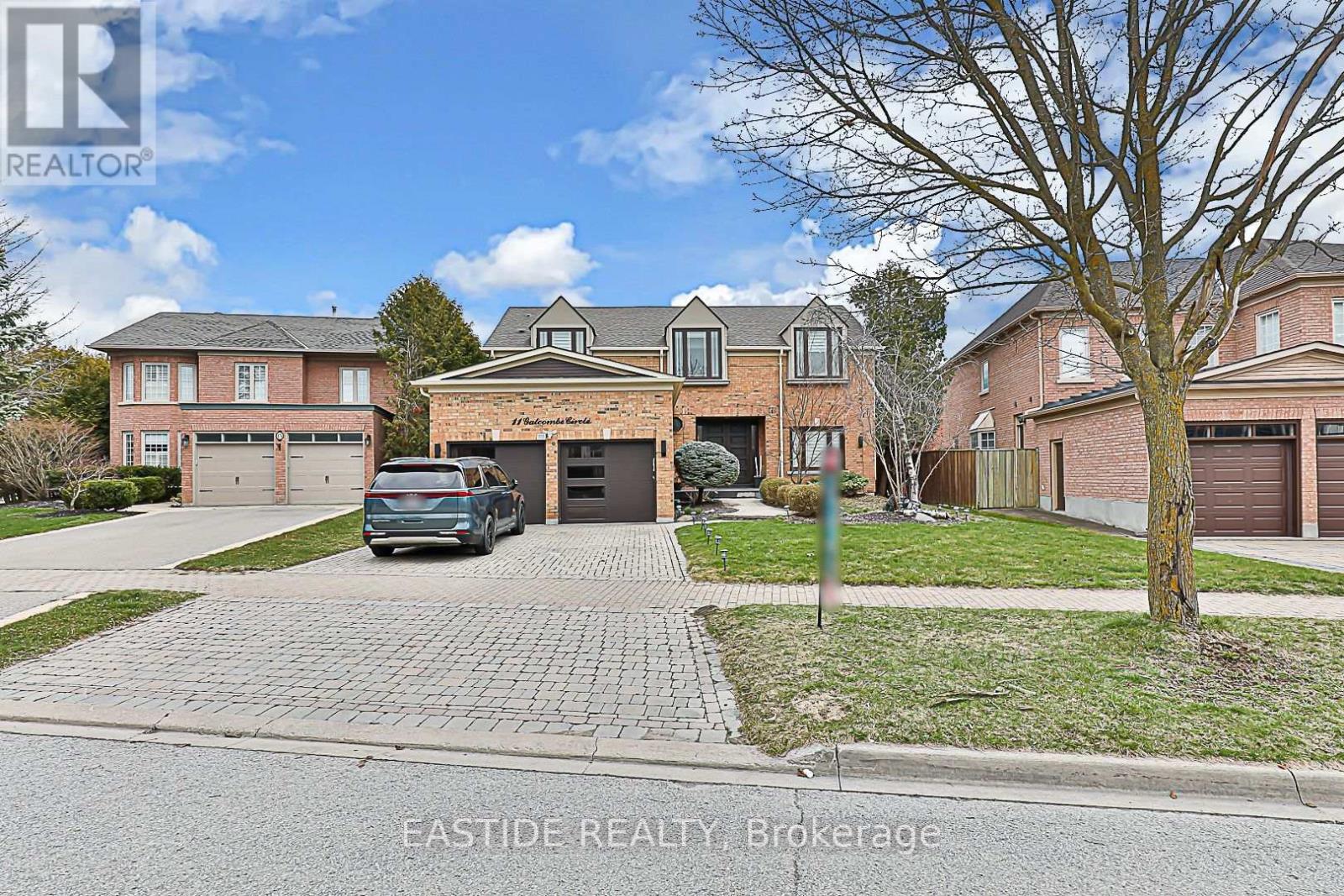 11 GATCOMBE CIRCLE