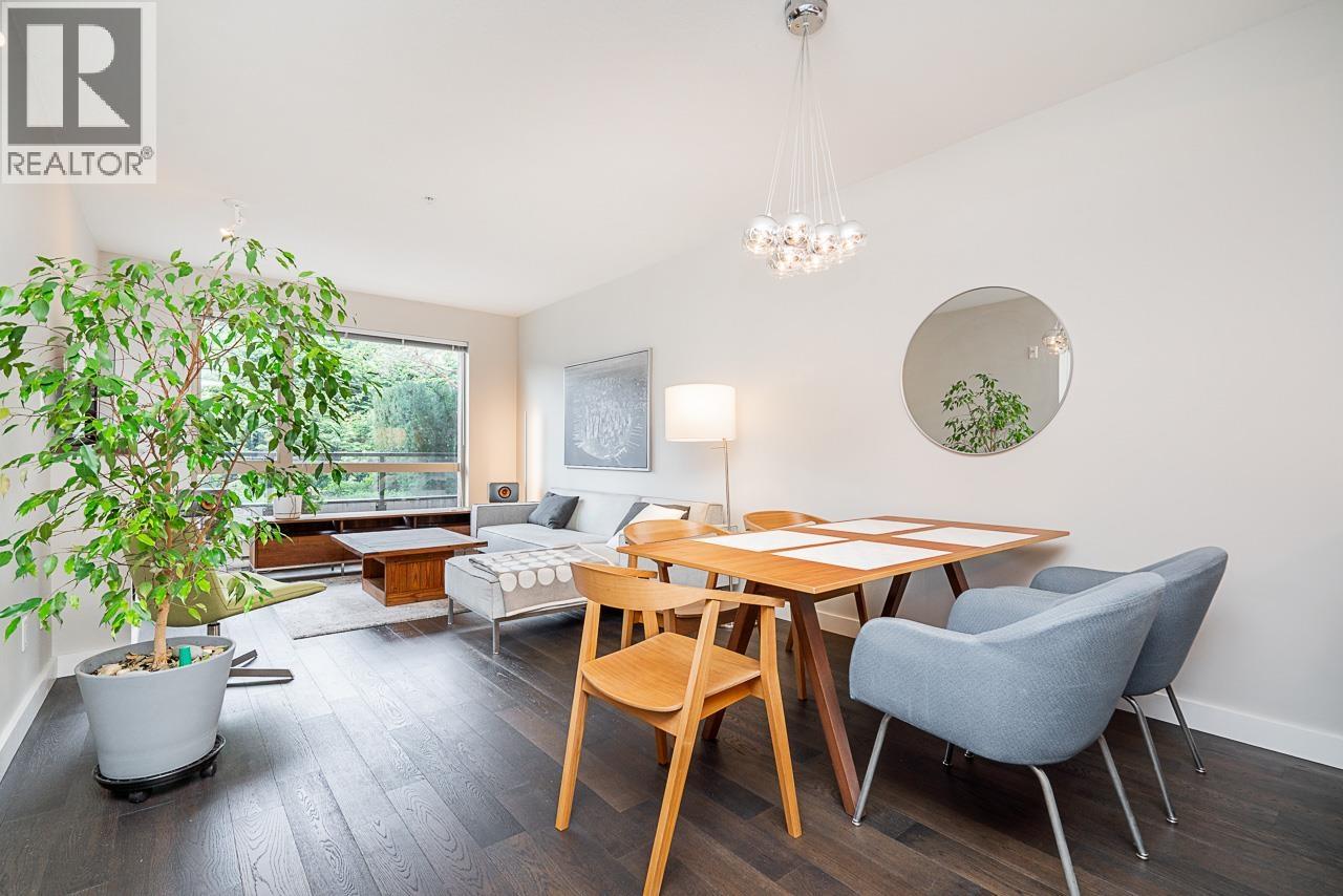 208 1330 MARINE DRIVE