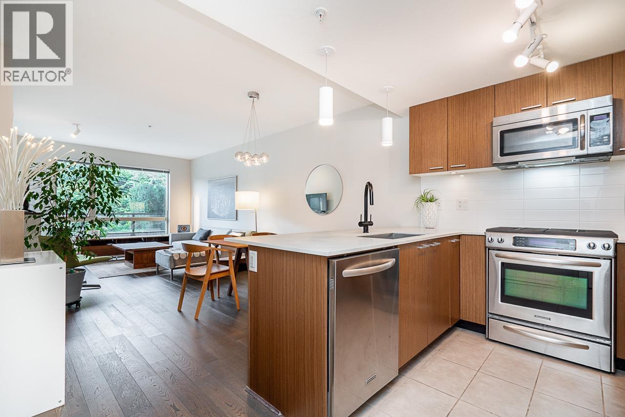 208 1330 MARINE DRIVE