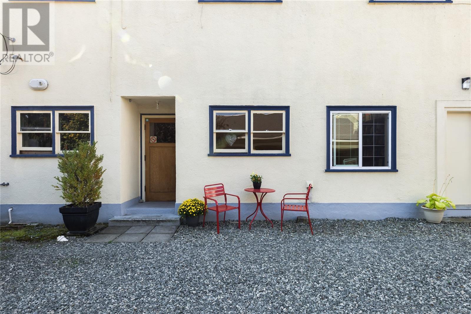 145 Kenneth St
