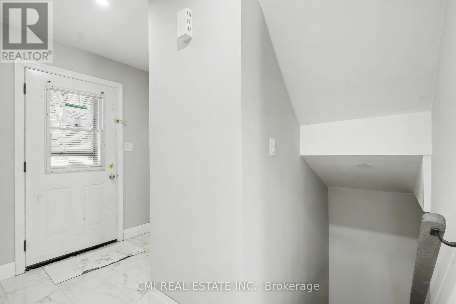 12 - 125 SEKURA CRESCENT