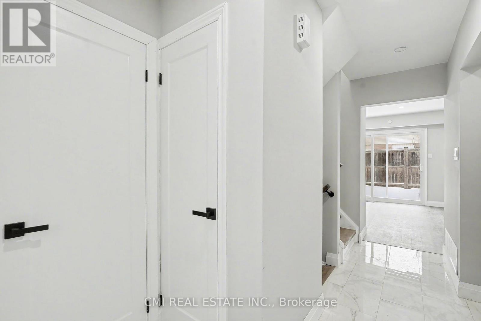 12 - 125 SEKURA CRESCENT