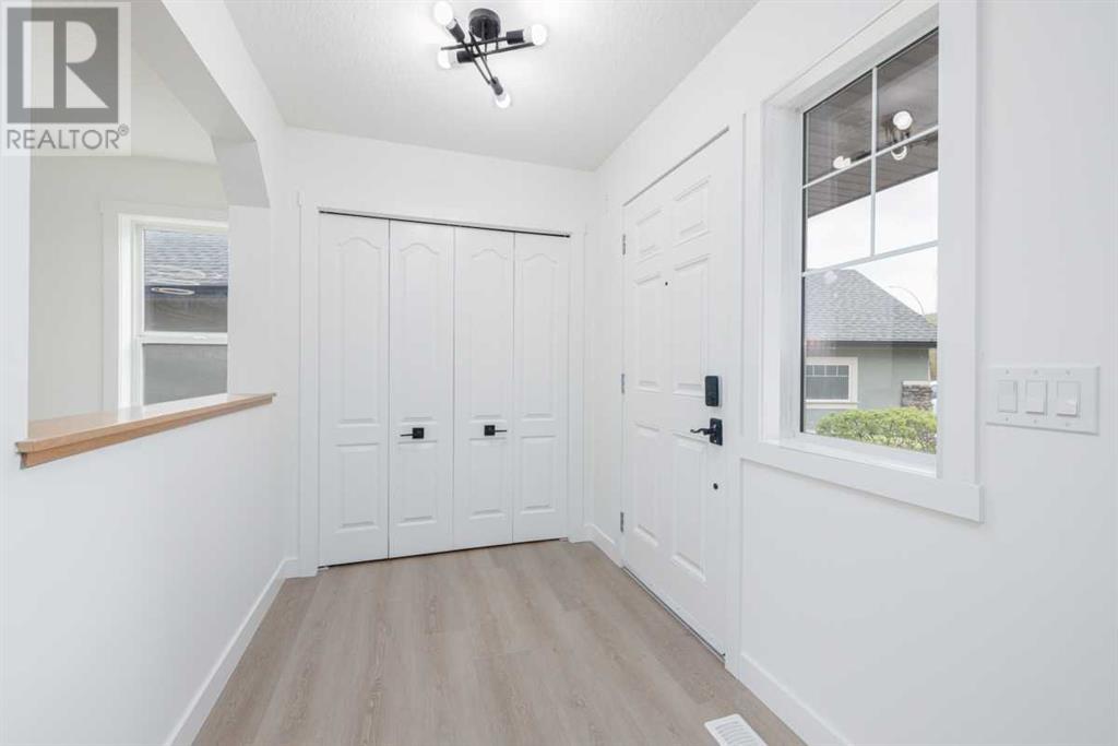208 Coopers Hill SW