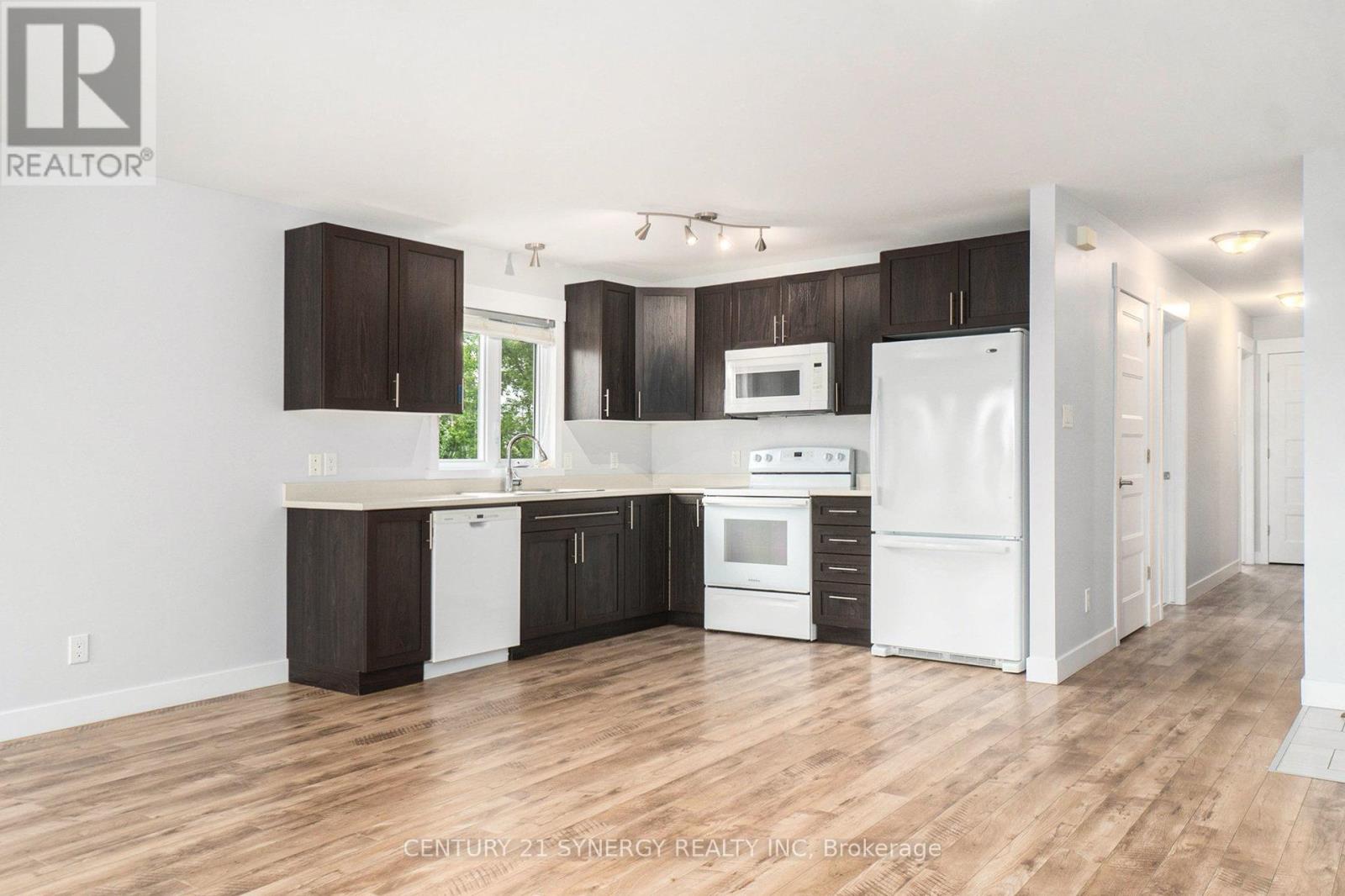 2 - 100 LAURIER STREET