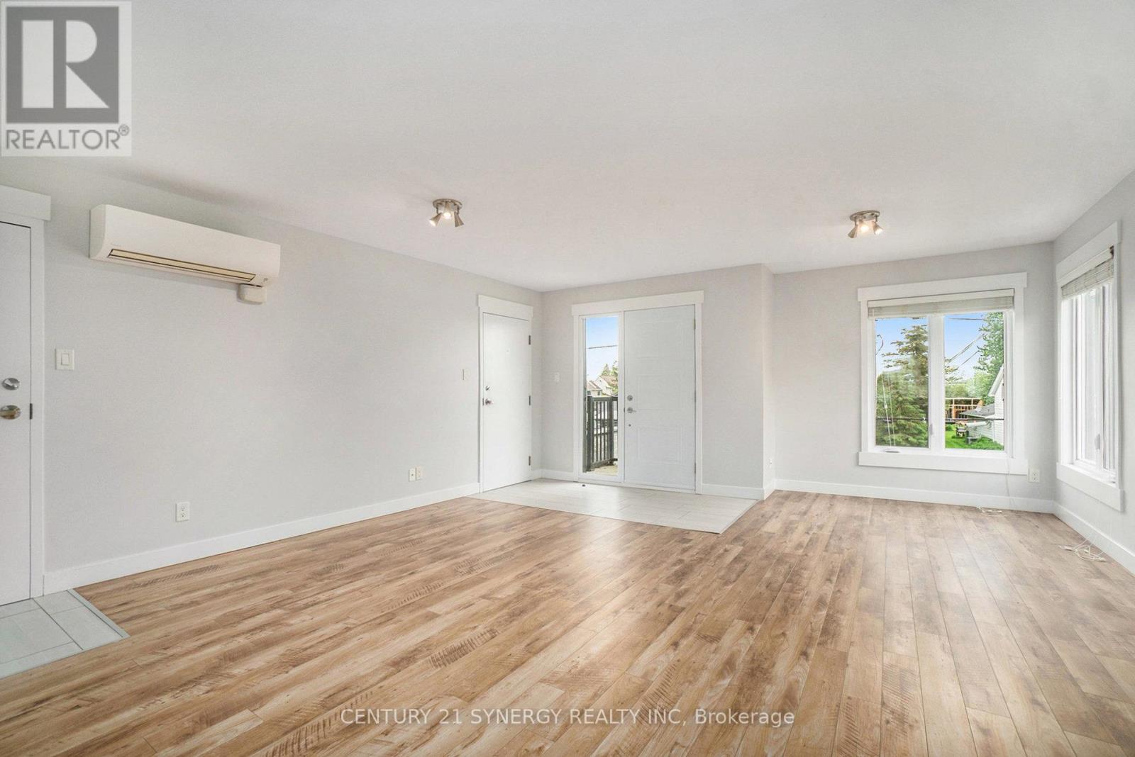 2 - 100 LAURIER STREET