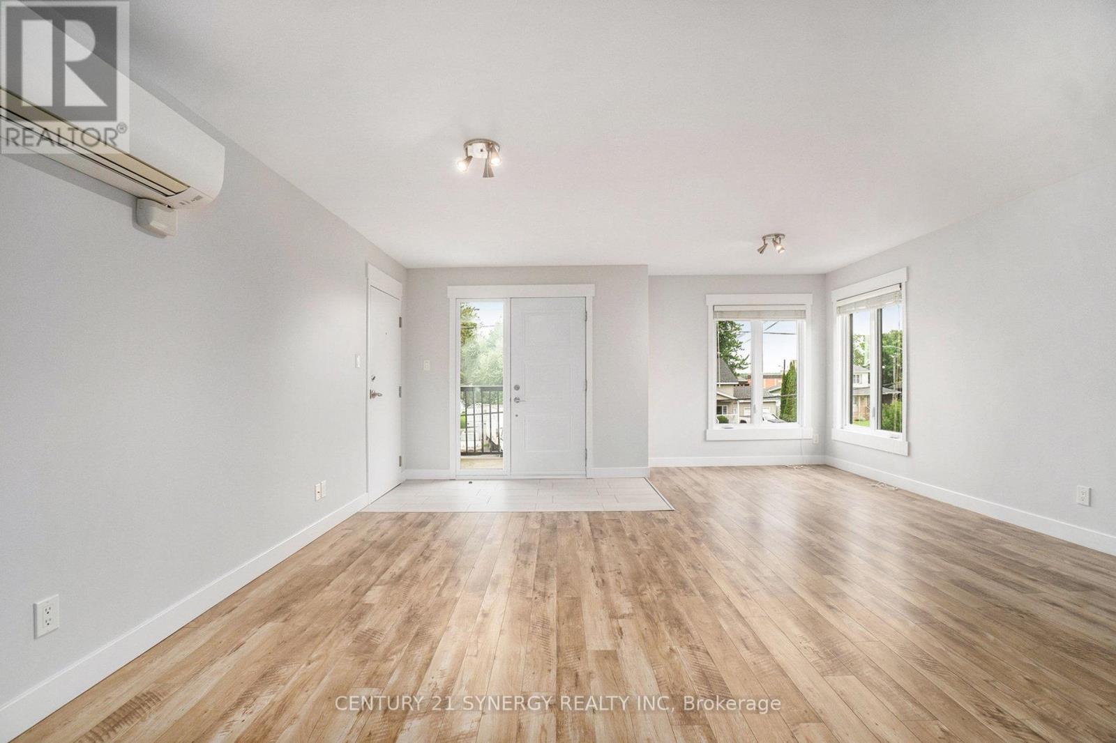 2 - 100 LAURIER STREET