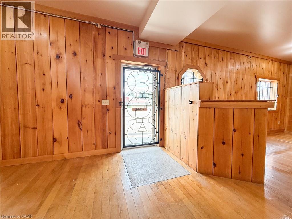 316 QUEENSWAY W