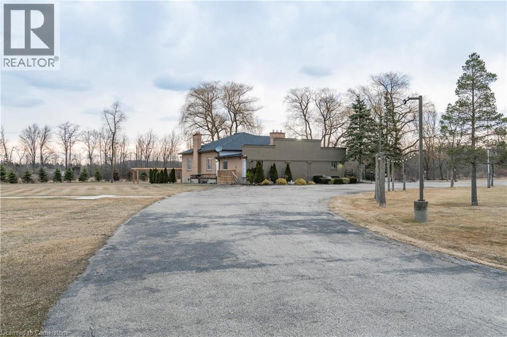 288 KEMP Road W
