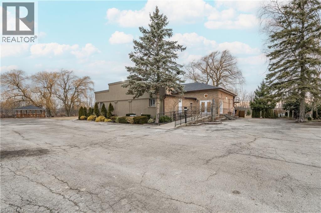 288 KEMP Road W