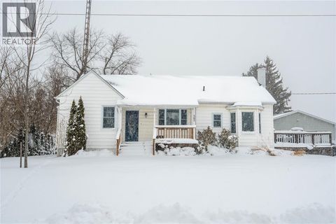 583 ONTARIO STREET Plympton-Wyoming ON N0N1T0