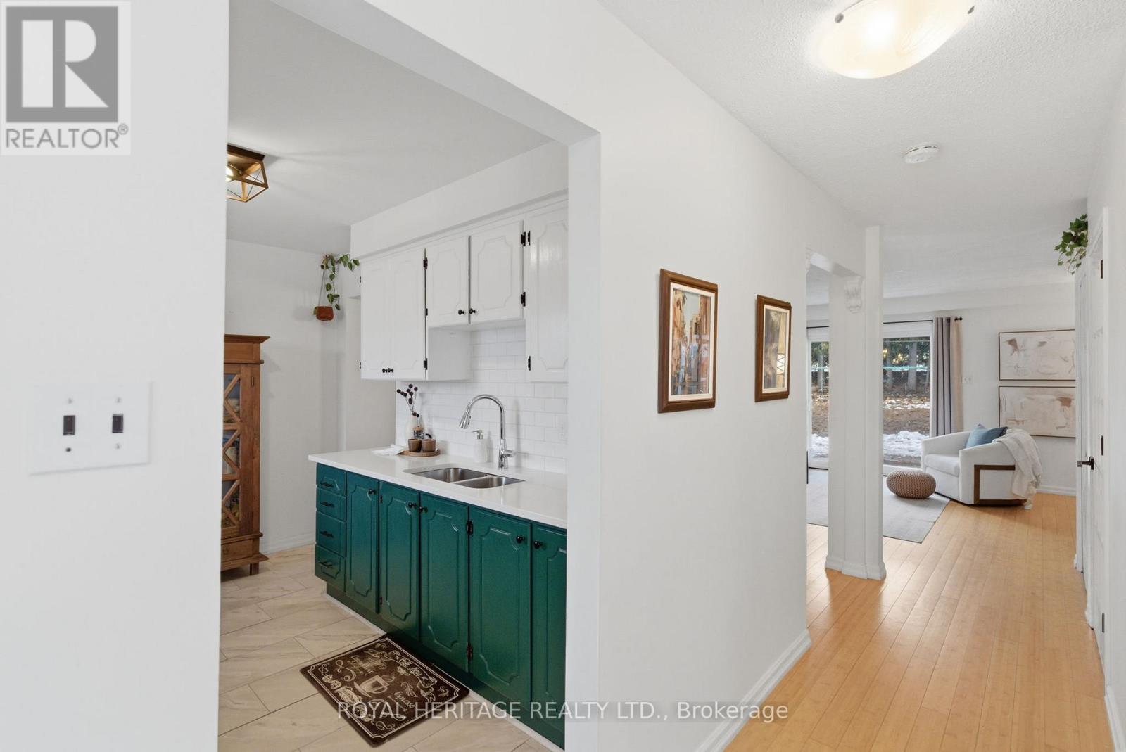 9 - 740 CHAMBERLAIN STREET