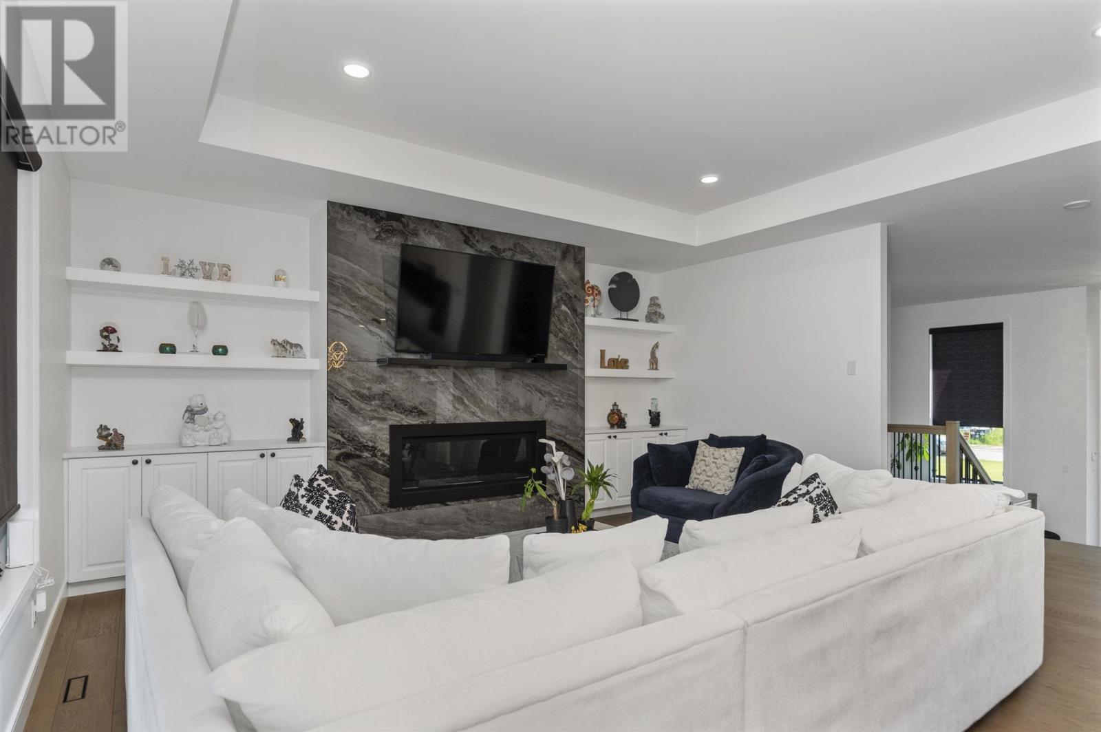 2111 Magnolia DR