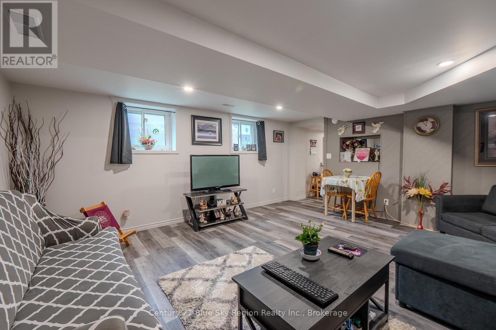 242 PRINCESS STREET E