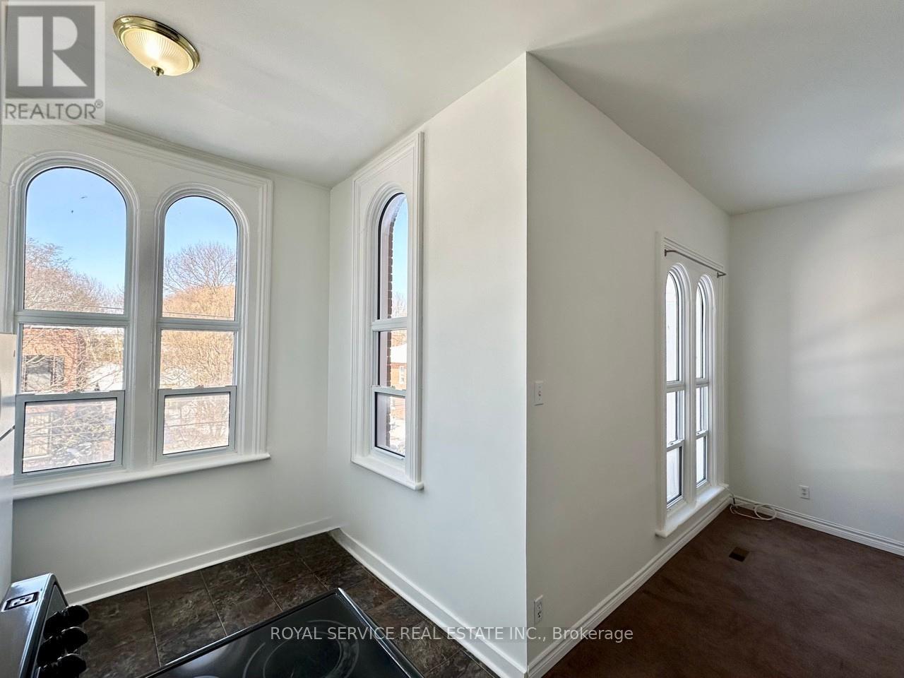 3 - 197 WALTON STREET