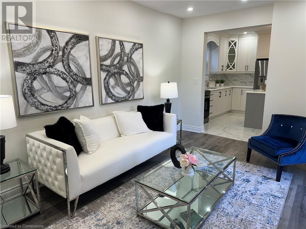 315 SIMCOE Street