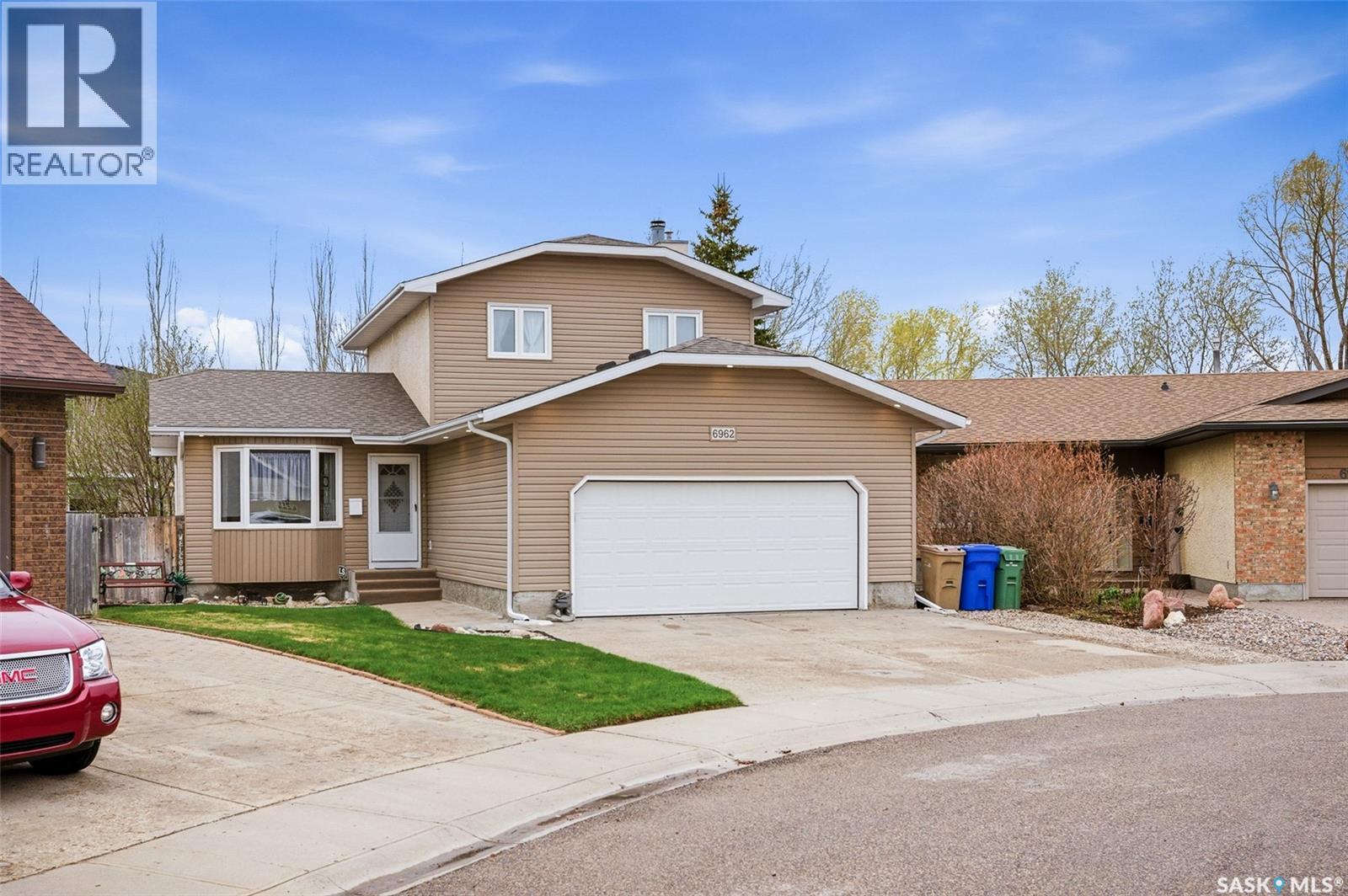 6962 Maple Brook CRESCENT