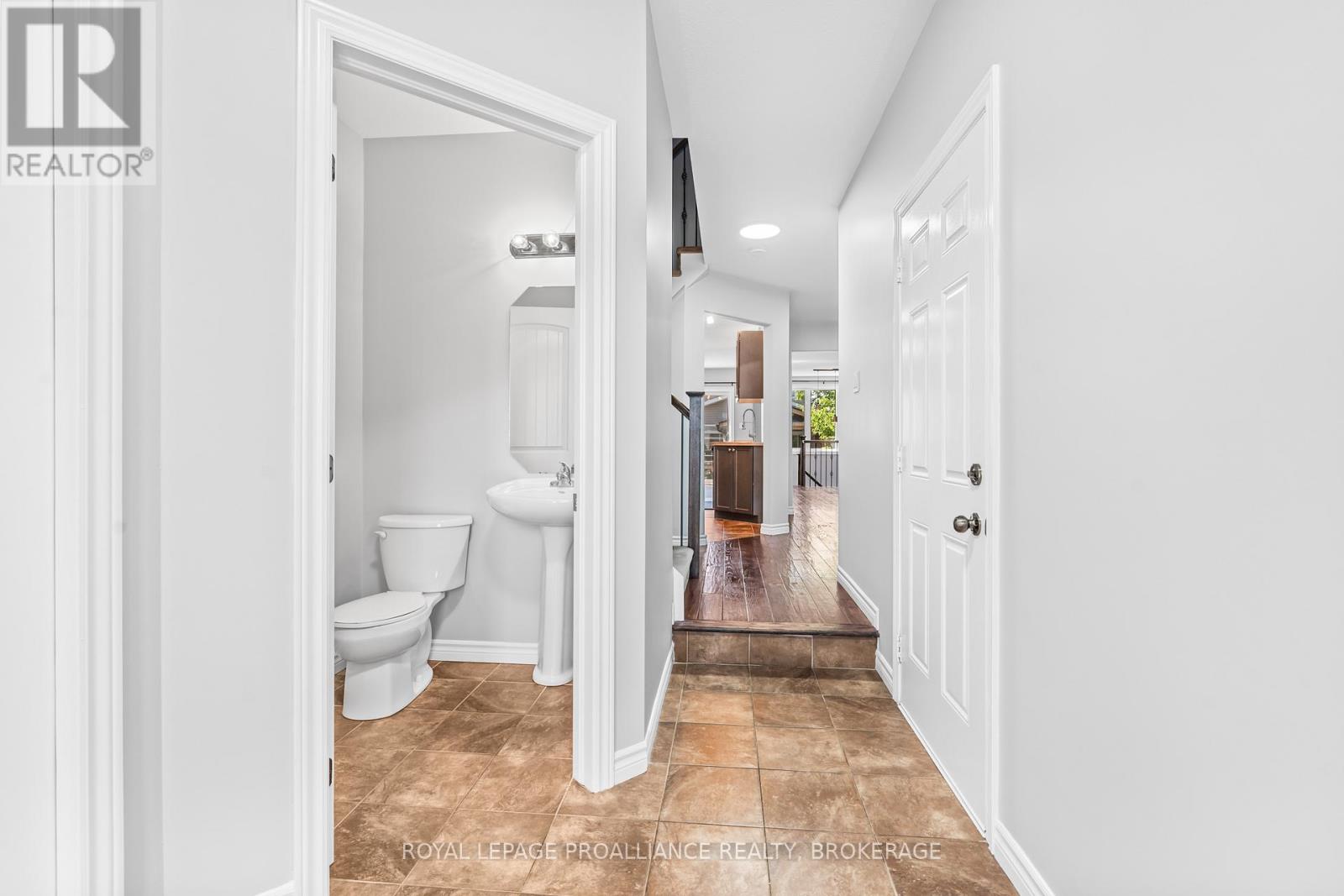 1584 DAVENPORT CRESCENT