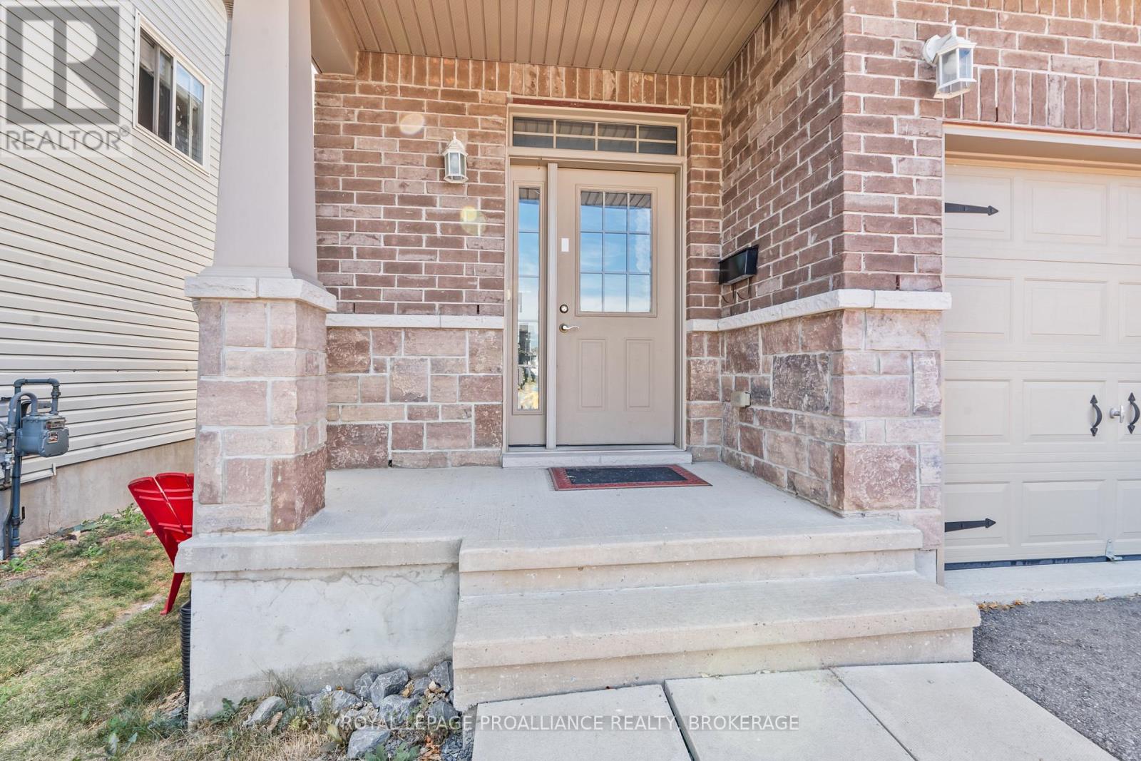 1584 DAVENPORT CRESCENT