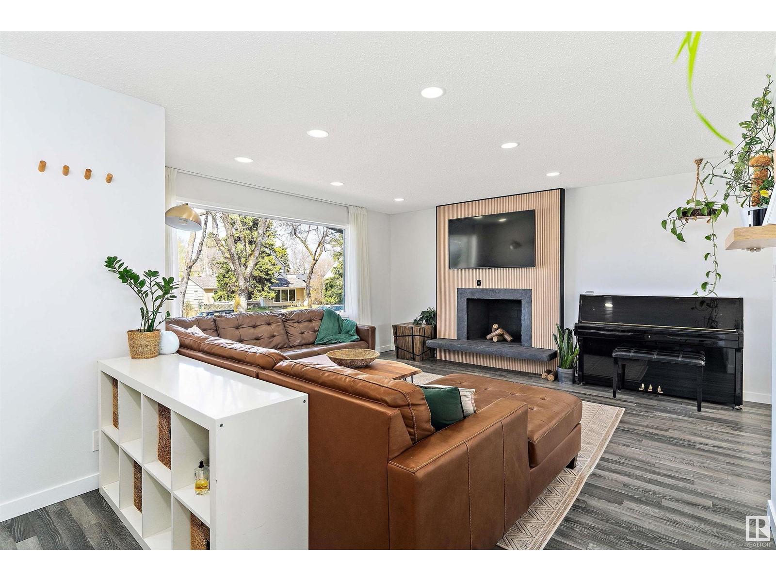 7711 80 AV NW