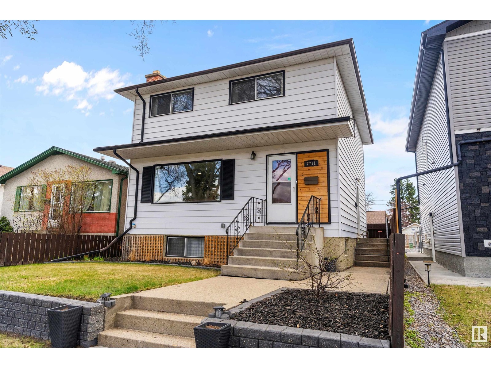 7711 80 AV NW