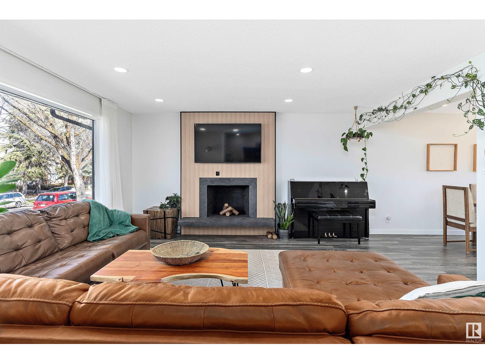 7711 80 AV NW