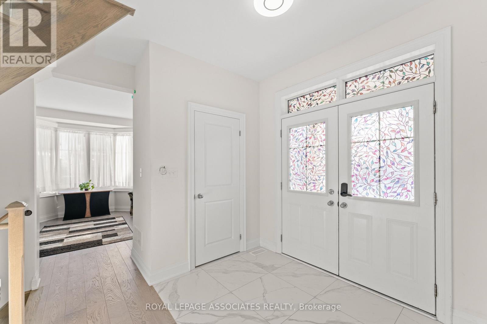 15 FARRINGDON CRESCENT