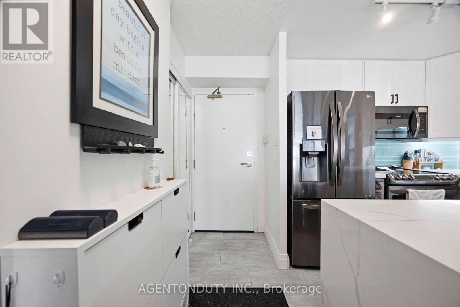 516 - 109 FRONT STREET E