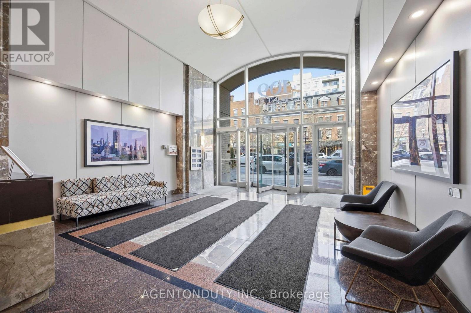 516 - 109 FRONT STREET E