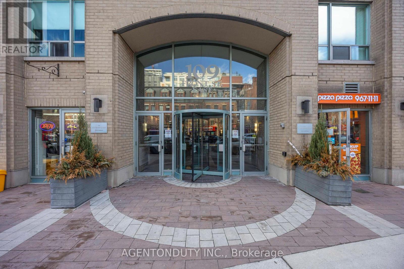 516 - 109 FRONT STREET E