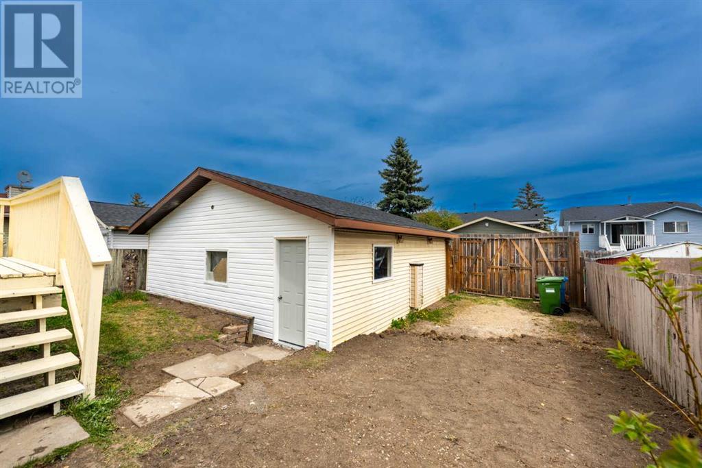 141 Falshire Close NE