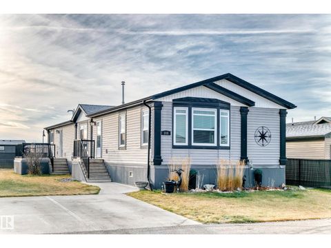 115 Hawthorn DR Morinville AB T8R2P7