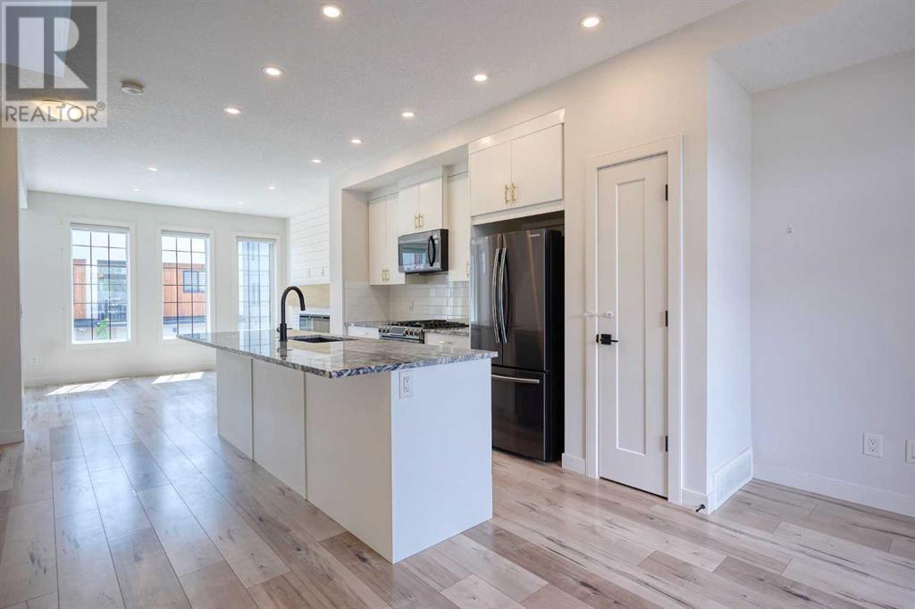 222, 81 Greenbriar Place NW