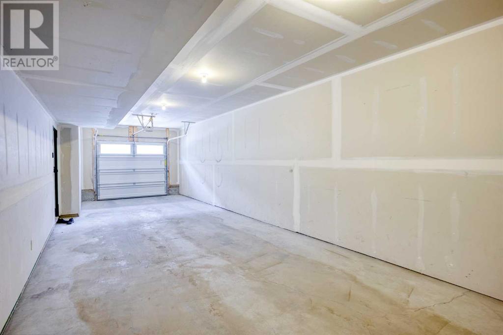 222, 81 Greenbriar Place NW