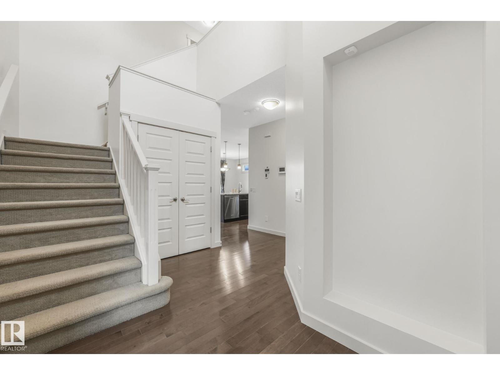 1548 36 AV NW